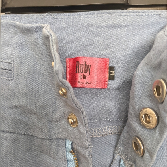 Ultra High Waisted Light Wash Jeggings - Picture 6 of 6